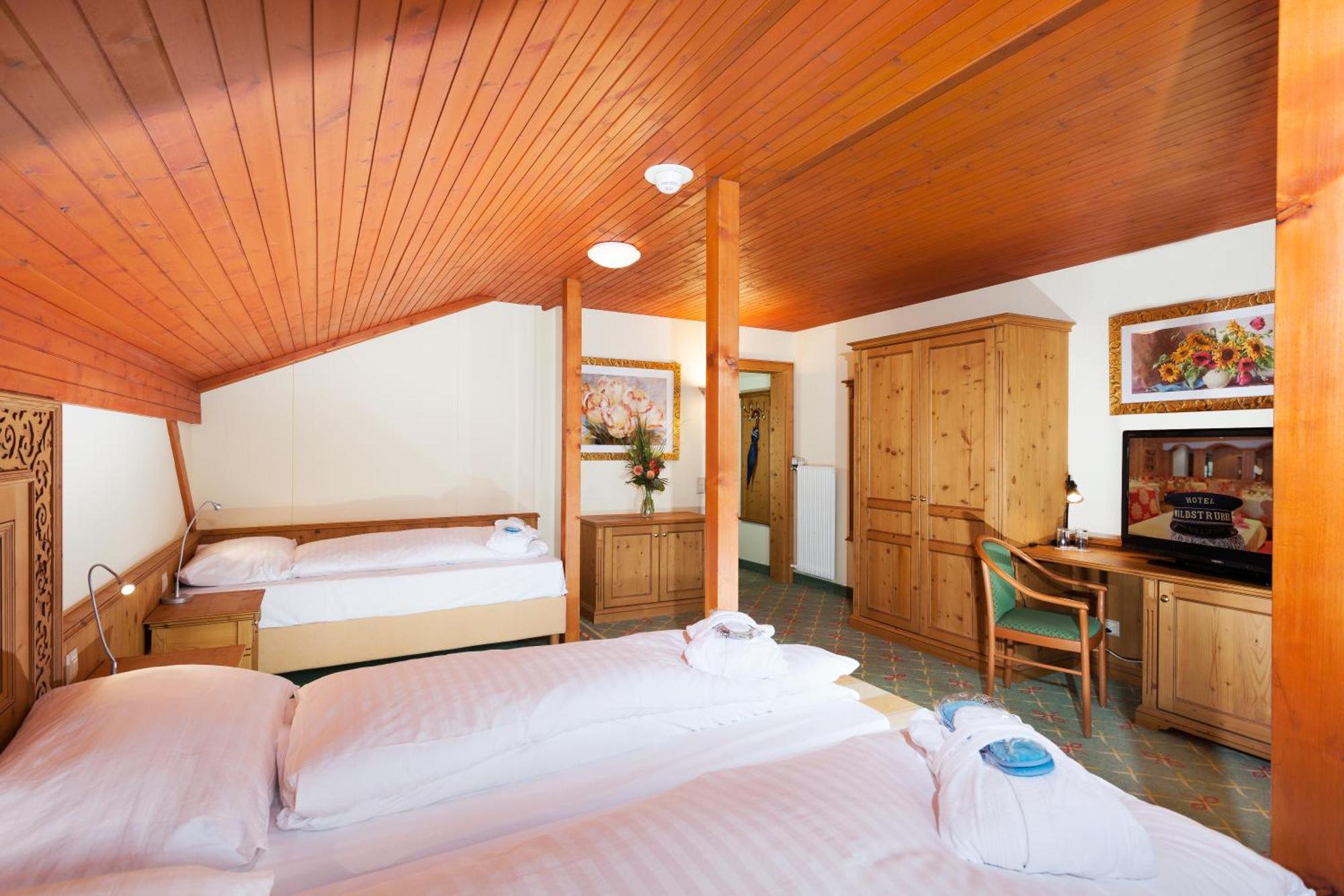Sporthotel Wildstrubel Lenk Exterior photo